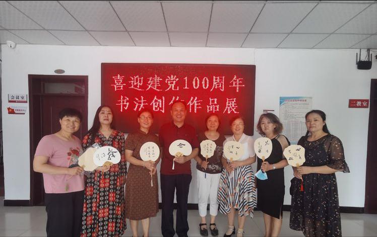 河北省邯郸市邯山区浴新南街道社工站老年大学项目蓬勃开展