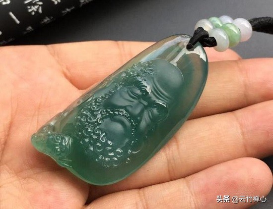 如何判断翡翠珠宝真假,打紫光灯判断翡翠的真假