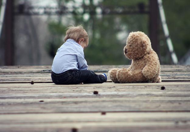 宝宝老是用头撞爸爸妈妈怎么回事,宝宝经常头撞墙壁是怎么回事