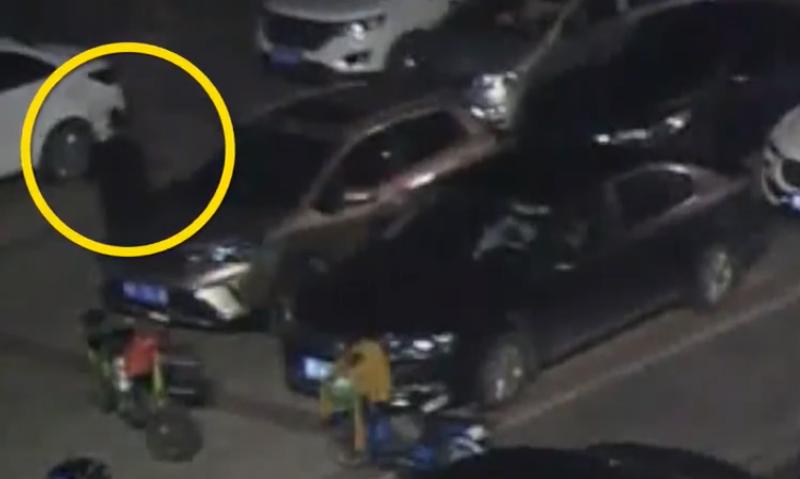 广场舞大妈抢占地盘打小孩是哪集,大妈广场舞抢地盘惹事