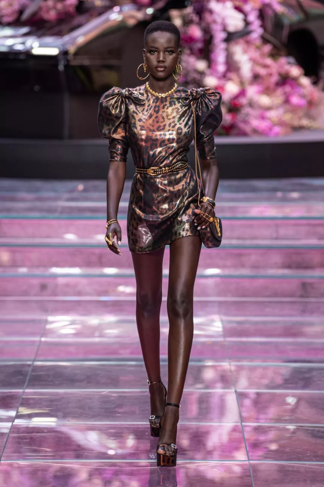 范思哲2018米兰春夏男装大秀,范思哲创意总监donatellaversace