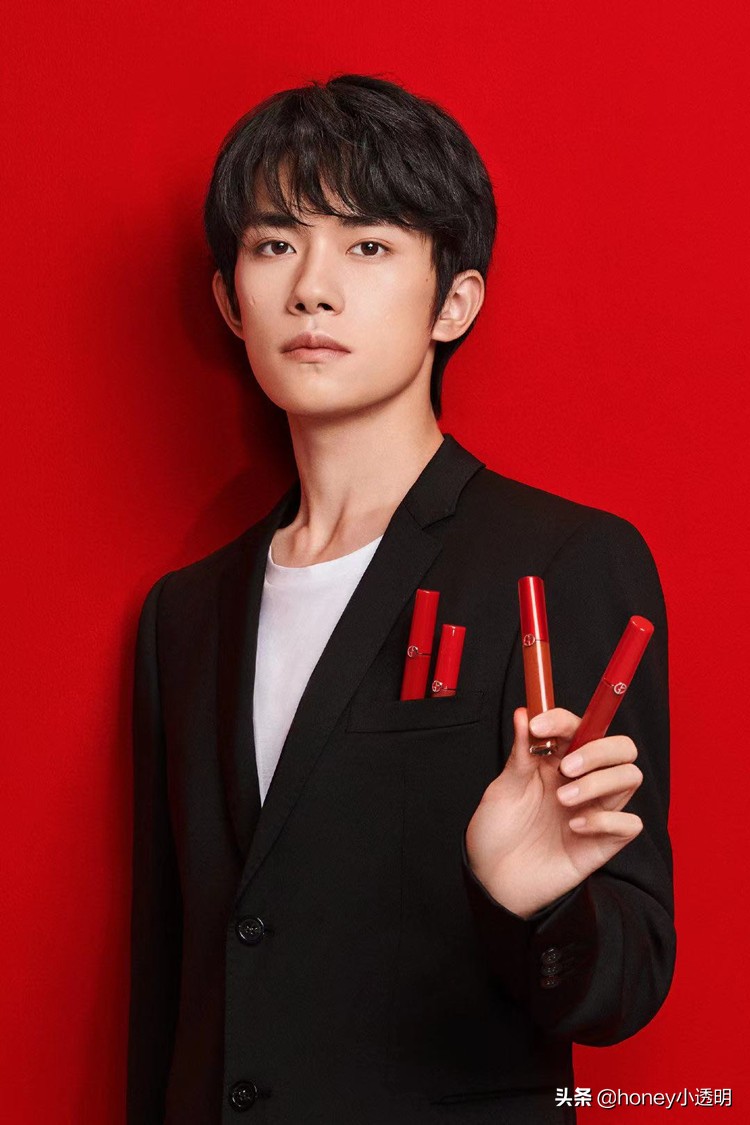 四字弟弟易烊千玺,四字弟弟千玺阿玛尼