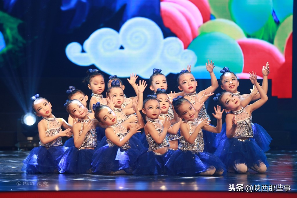 小天鹅艺术团童心向党,陕西省小天鹅艺术团点亮中国梦