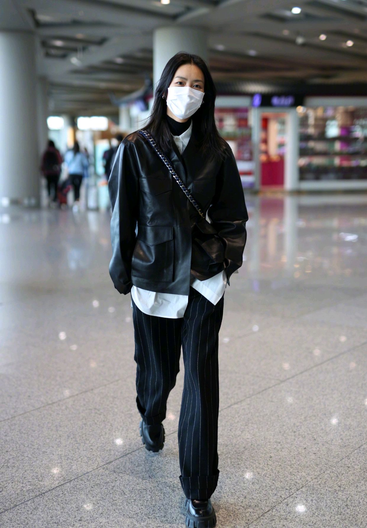 刘雯同款羊羔毛皮衣外套,刘雯的穿搭真高级