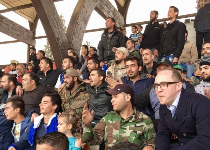 暖阳下的快乐足球,夜幕下的快乐足球