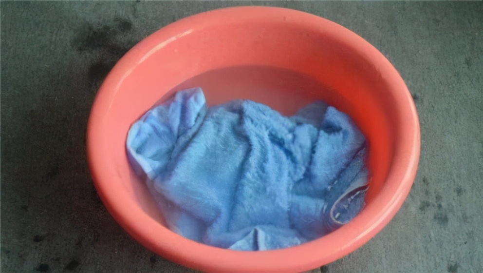 毛巾脏了怎么清洗最有效,毛巾脏了又脏又硬怎么洗干净