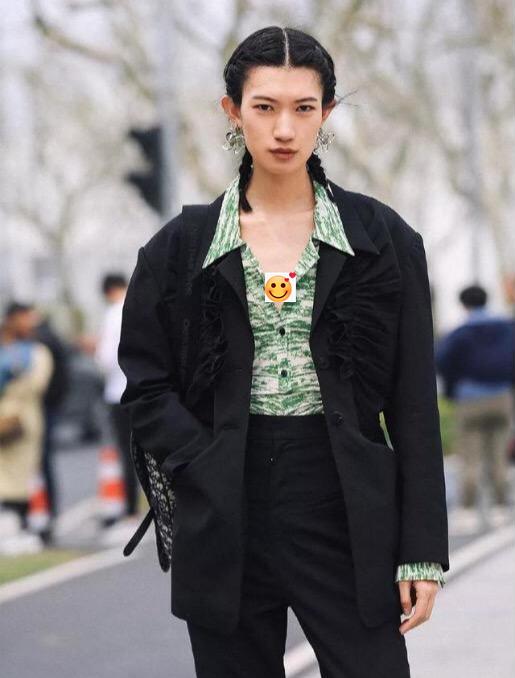 正装西装怎样搭配才显得柔和,西装要怎么搭配穿起来才好看