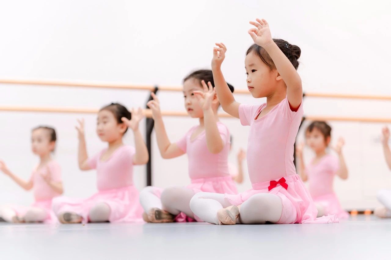 公开课|孩子觉得压腿会疼不愿意练习怎么办？