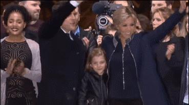 法国总统真Man!跟大25岁老婆出海频繁秀肌肉,布丽吉特一脸漠然