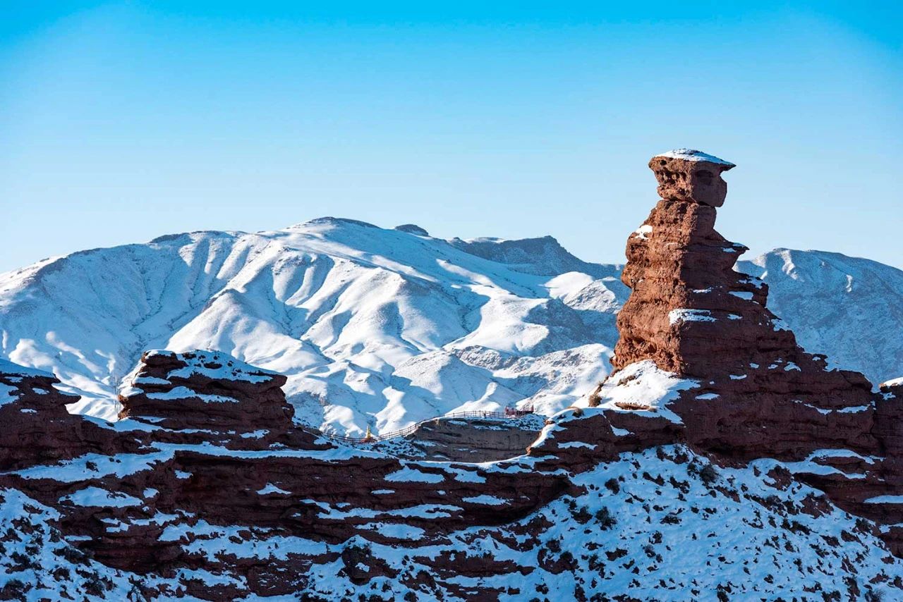 冬季的庭院景观,美丽如画的自然景观让人心旷神怡