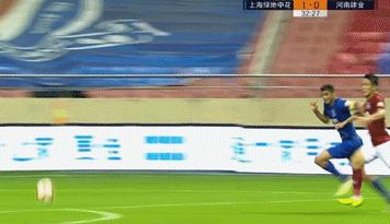 他一个月内连得两红四黄，硬汉吸引了里皮的注意，成功入选国足