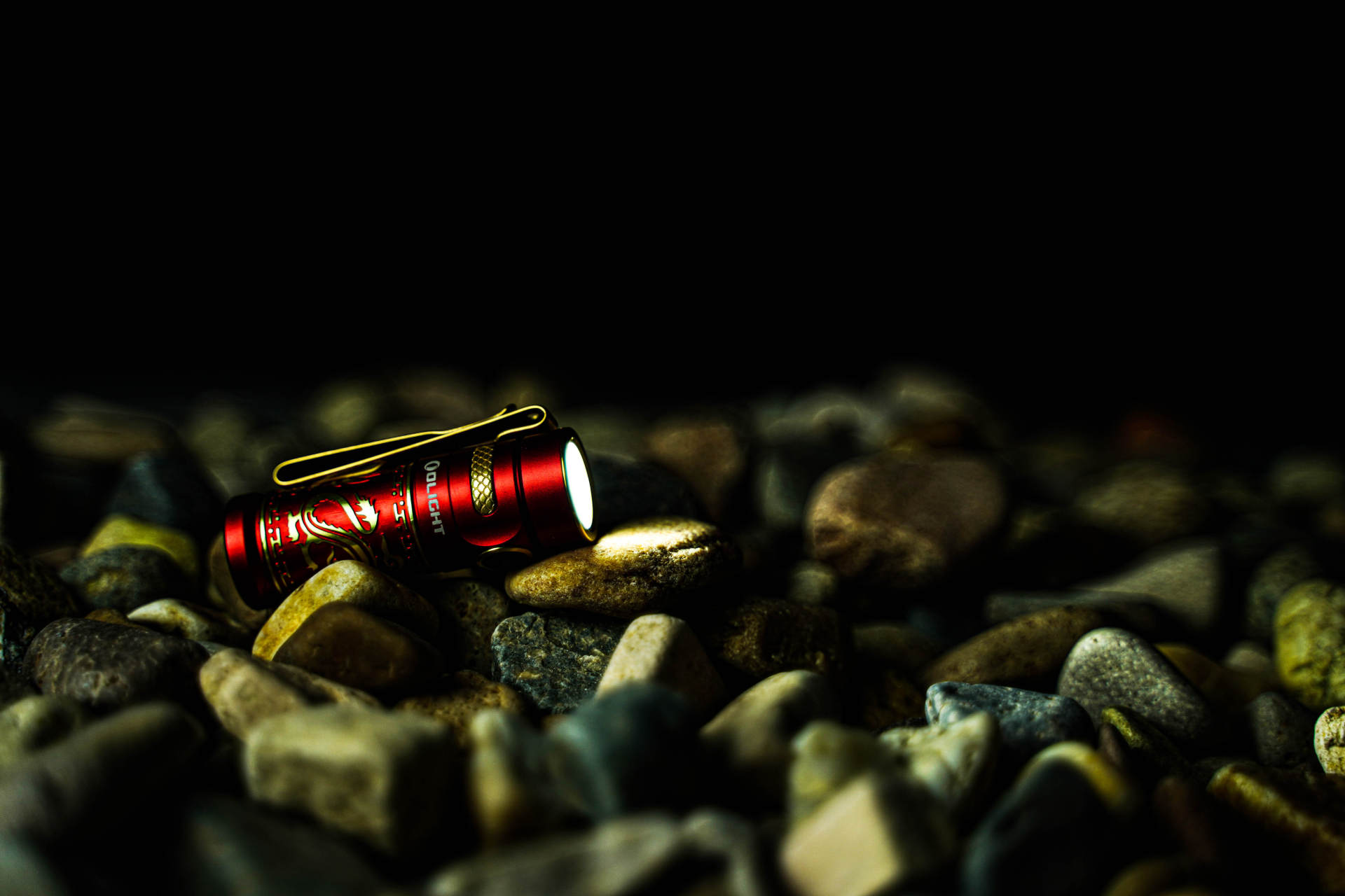 傲雷指挥家3手电银色款,傲雷指挥家手电测评