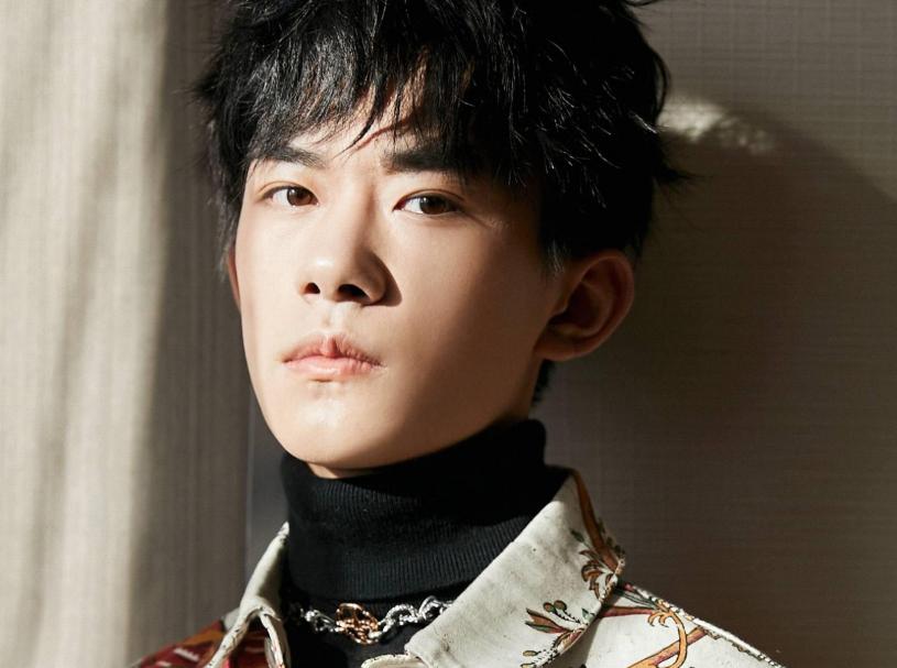 易烊千玺高考查成绩紧张到发抖,易烊千玺高考数学多少