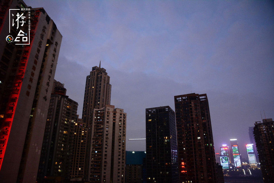 重庆五角星顶观景台,重庆红色的观景台