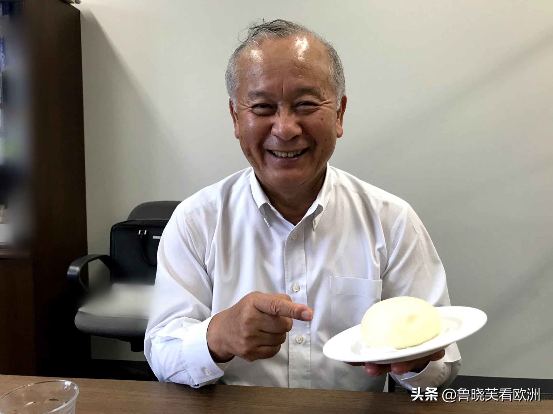 日本百年老店“无馅包子”疯抢，中国游客一尝：TM就是馒头啊？