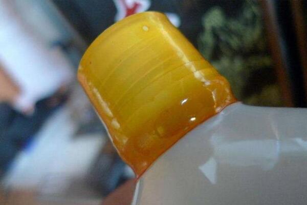 白酒存放久了发黄怎么回事,白酒跑酒怎么处理最好