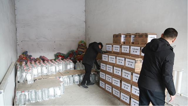 爱心捐赠暖人心助力防汛献真情,真情献爱心同心战疫情