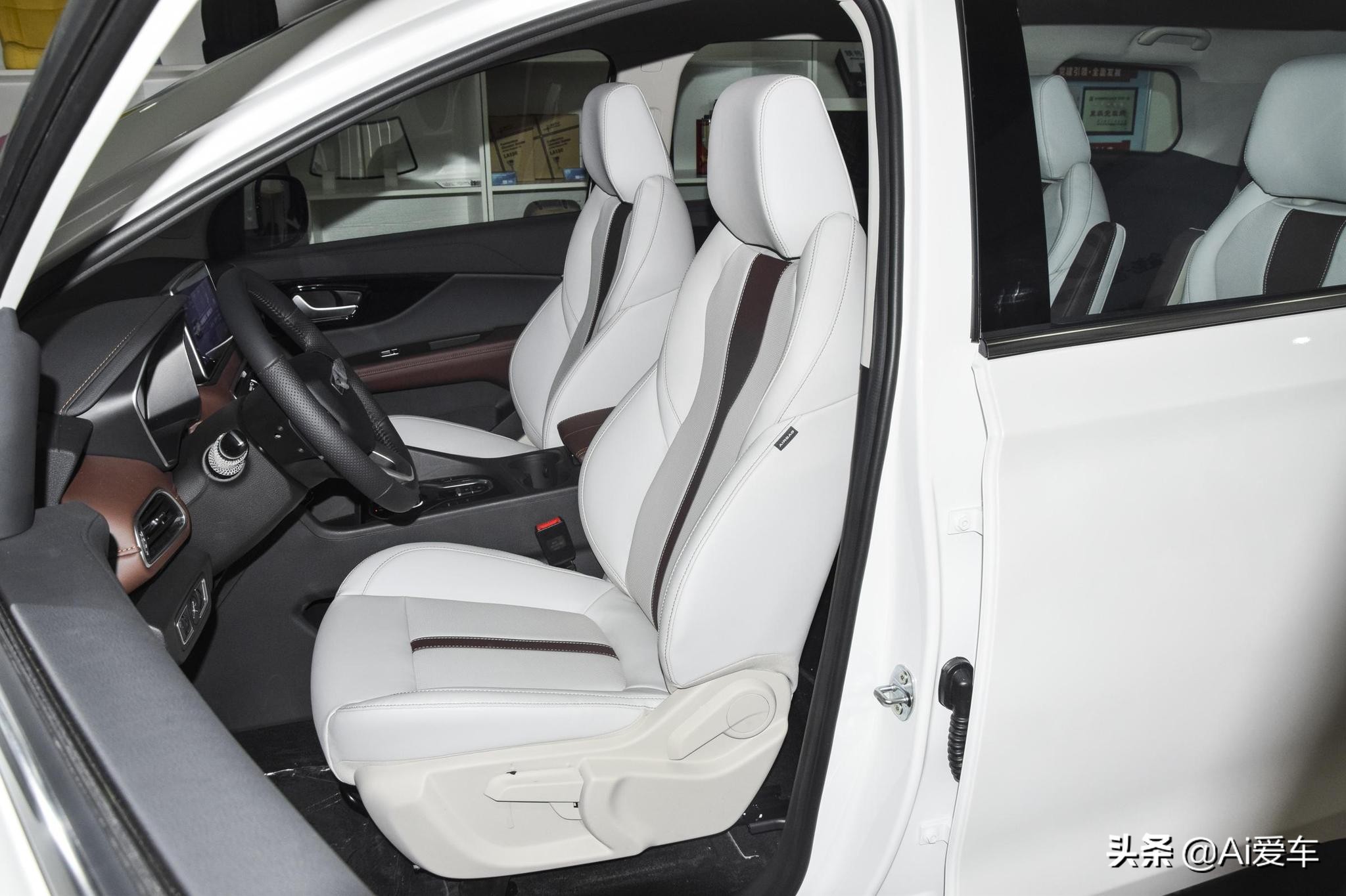 远志m1新能源七座空间如何,远志m12021款7座长续航行政版