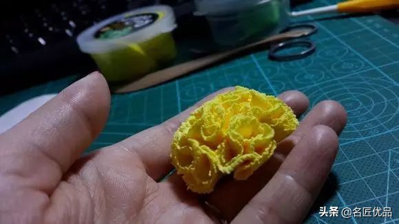 母亲节手工康乃馨简单又漂亮,母亲节适合给妈妈做的康乃馨手工