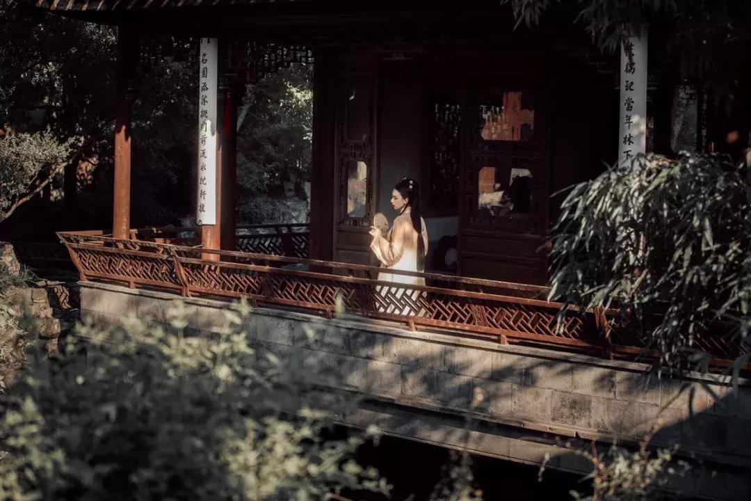 纳兰容若经典诗词20首,纳兰诗词60句深情而绝美