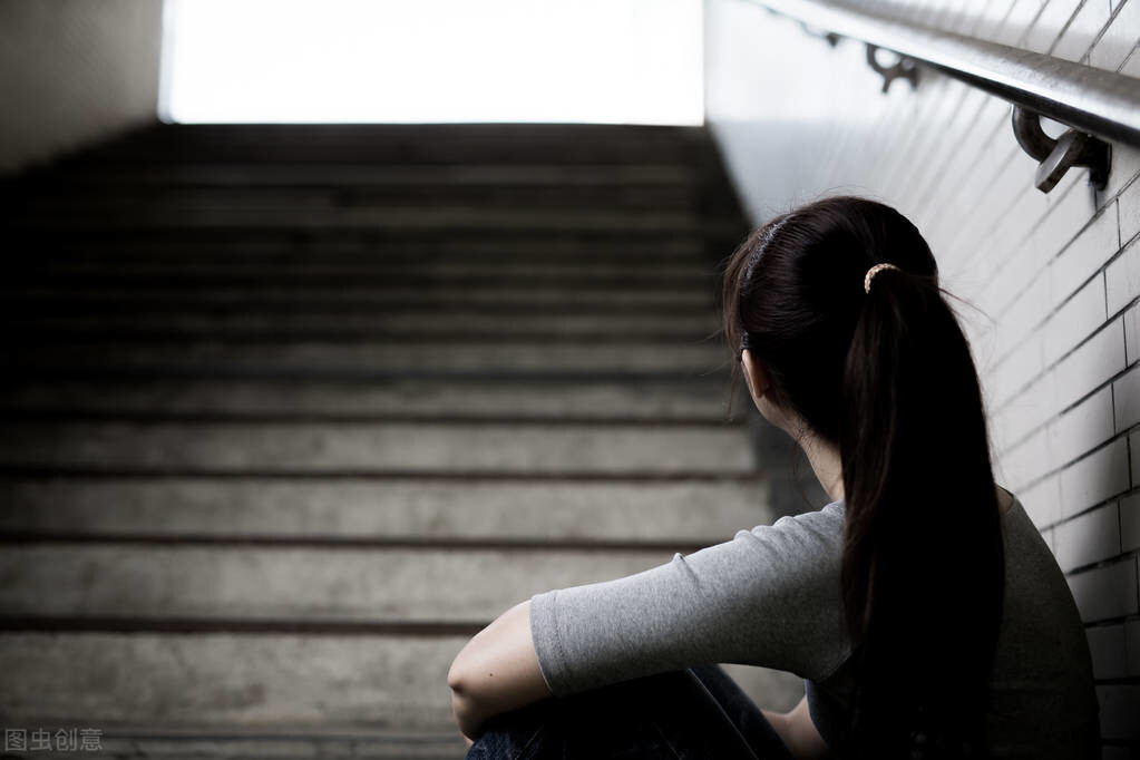 轻微刮擦赔多少钱合适,轻微刮擦对方全责自费还是要赔偿