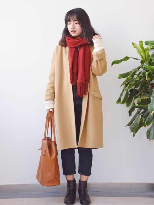提升穿搭氛围感的秋冬围巾推荐,冬季红色羊绒围巾怎么搭配