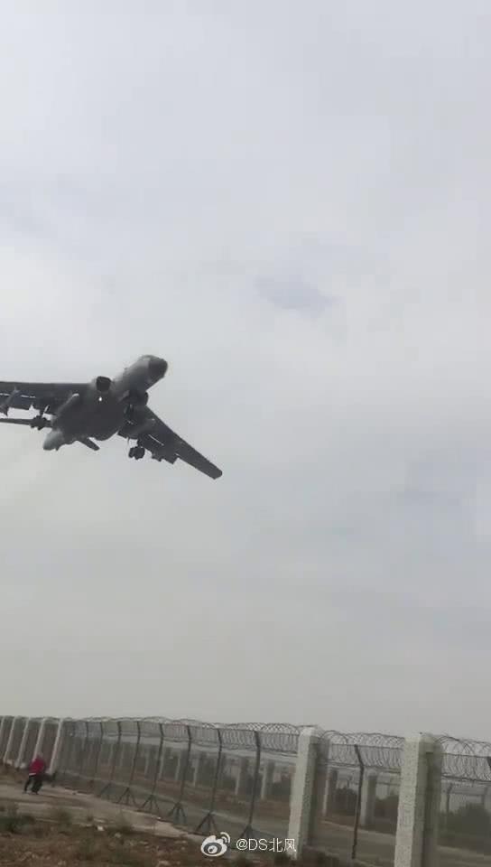 明星看战斗机从头顶飞过,外国战斗机从头顶飞过震撼视频