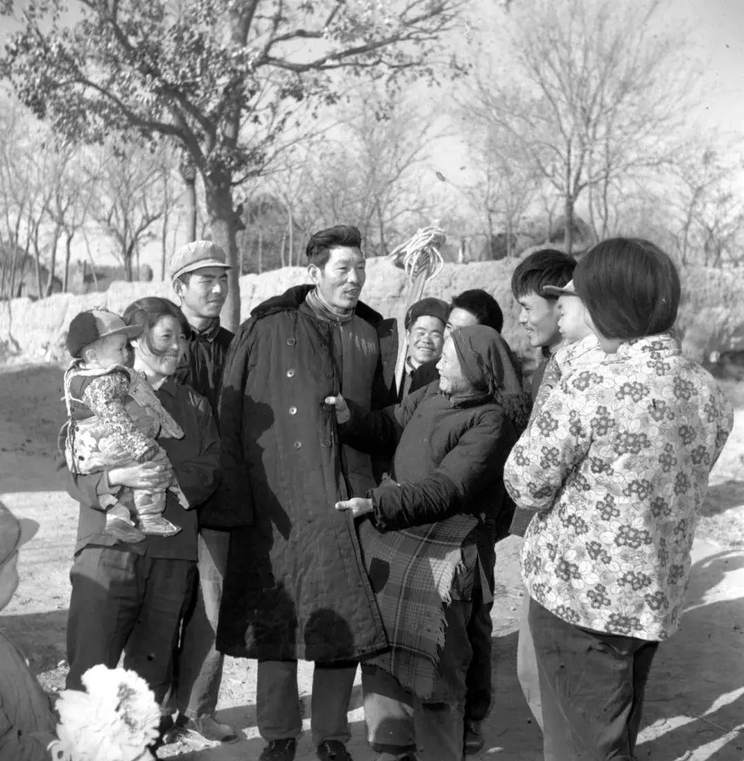 70张照片合集视频,70年衣食住行对比图