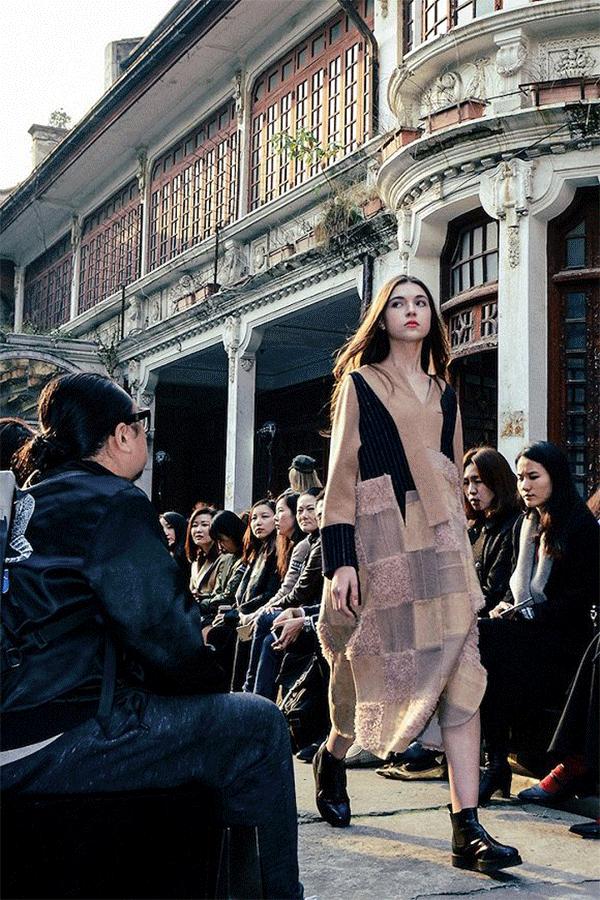 旧衣改造成潮牌,旧衣改造潮牌