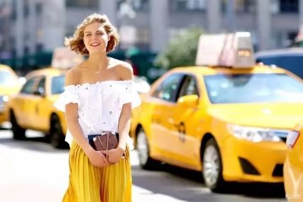 不能抓得太紧会适得其反,皮筋太紧勒手红印子