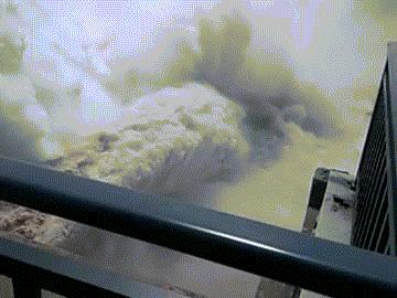 搞笑gif看到你这样我就放心了,搞笑gif这就是立了功走路的样子