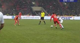 球王假装老人踢足球,内马尔假摔和c罗假摔哪个多