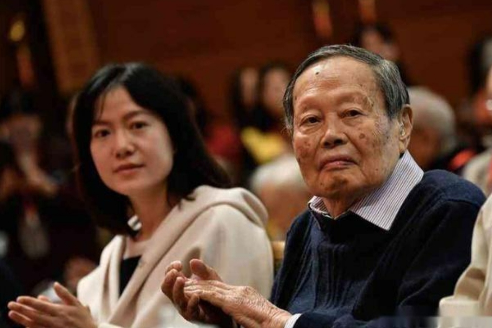 翁帆年轻为何嫁给杨振宁,翁帆说出了当时嫁给杨振宁的原因
