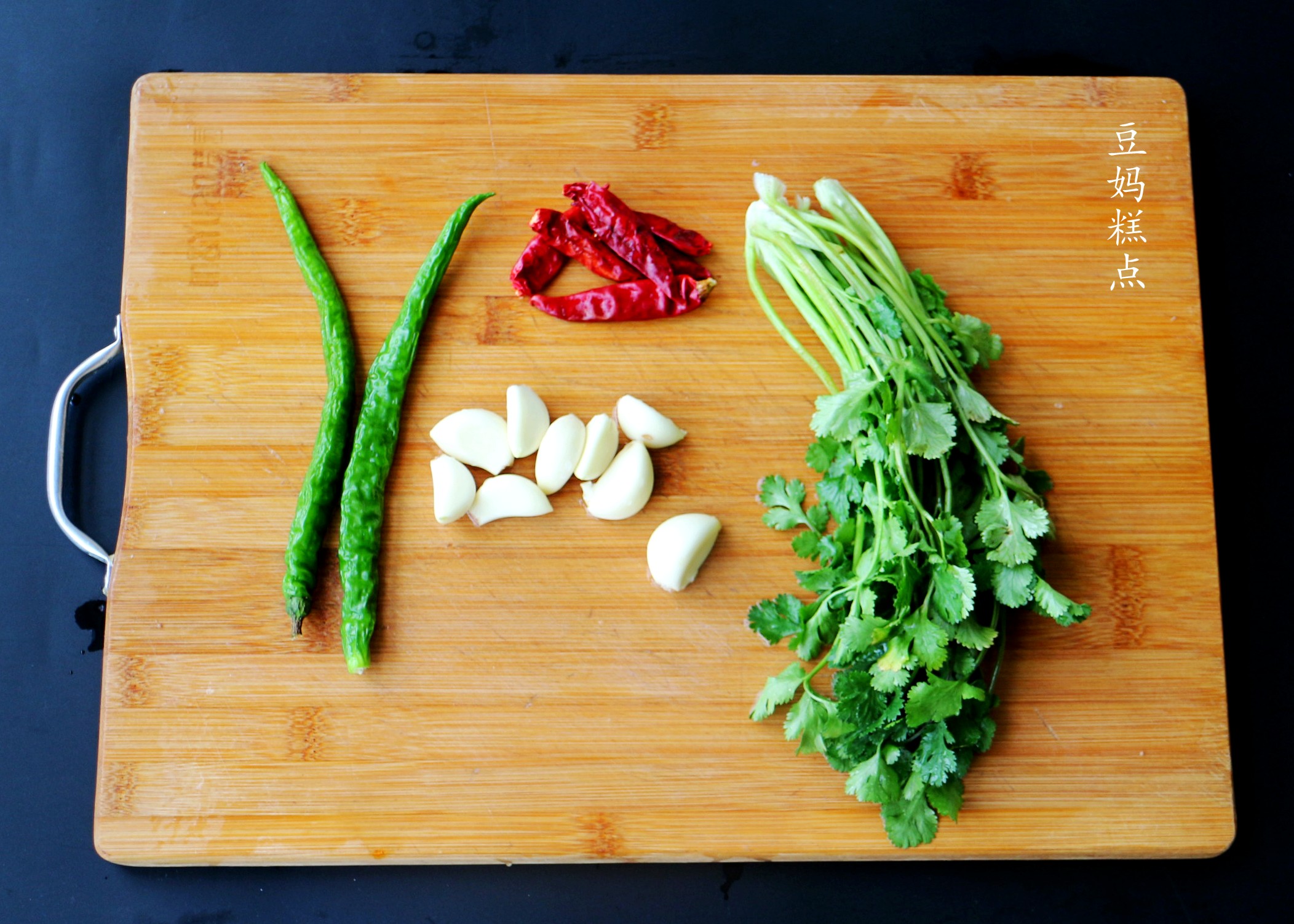好吃的泡鸡脚的做法视频,酸辣可口的泡鸡脚