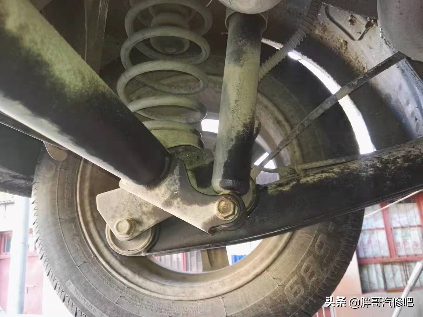 变速箱壳体损坏是维修还是换新,汽车变速箱壳破裂怎么维修