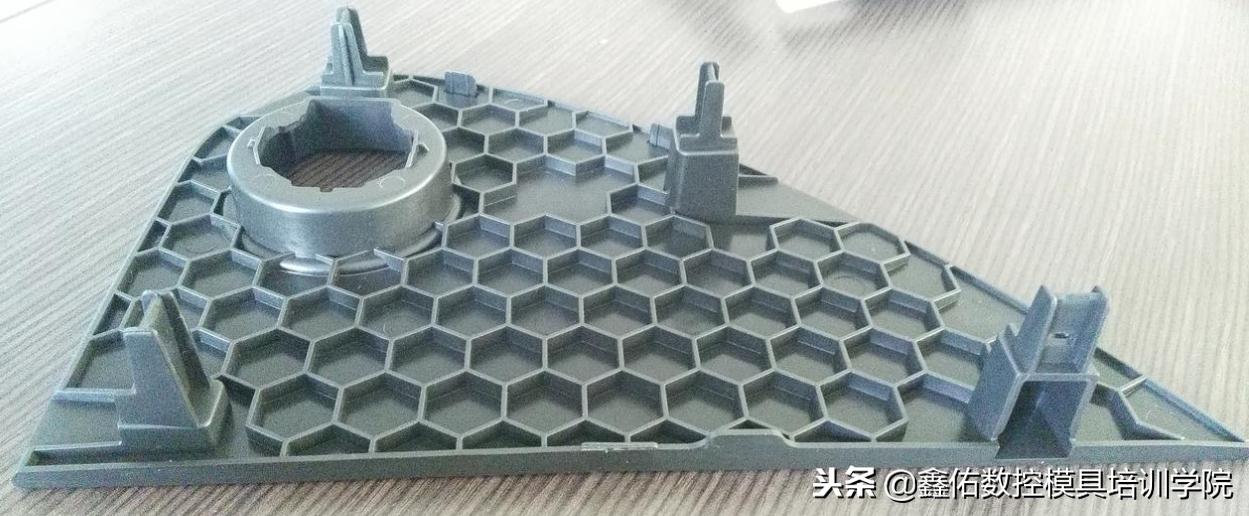 汽车固封模具设计,汽车面盖模具设计