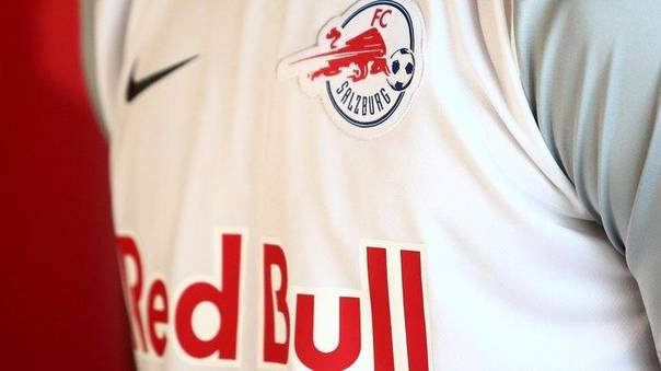 欧冠半决赛利物浦轰进5球,安菲尔德永不独行利物浦逆转巴萨