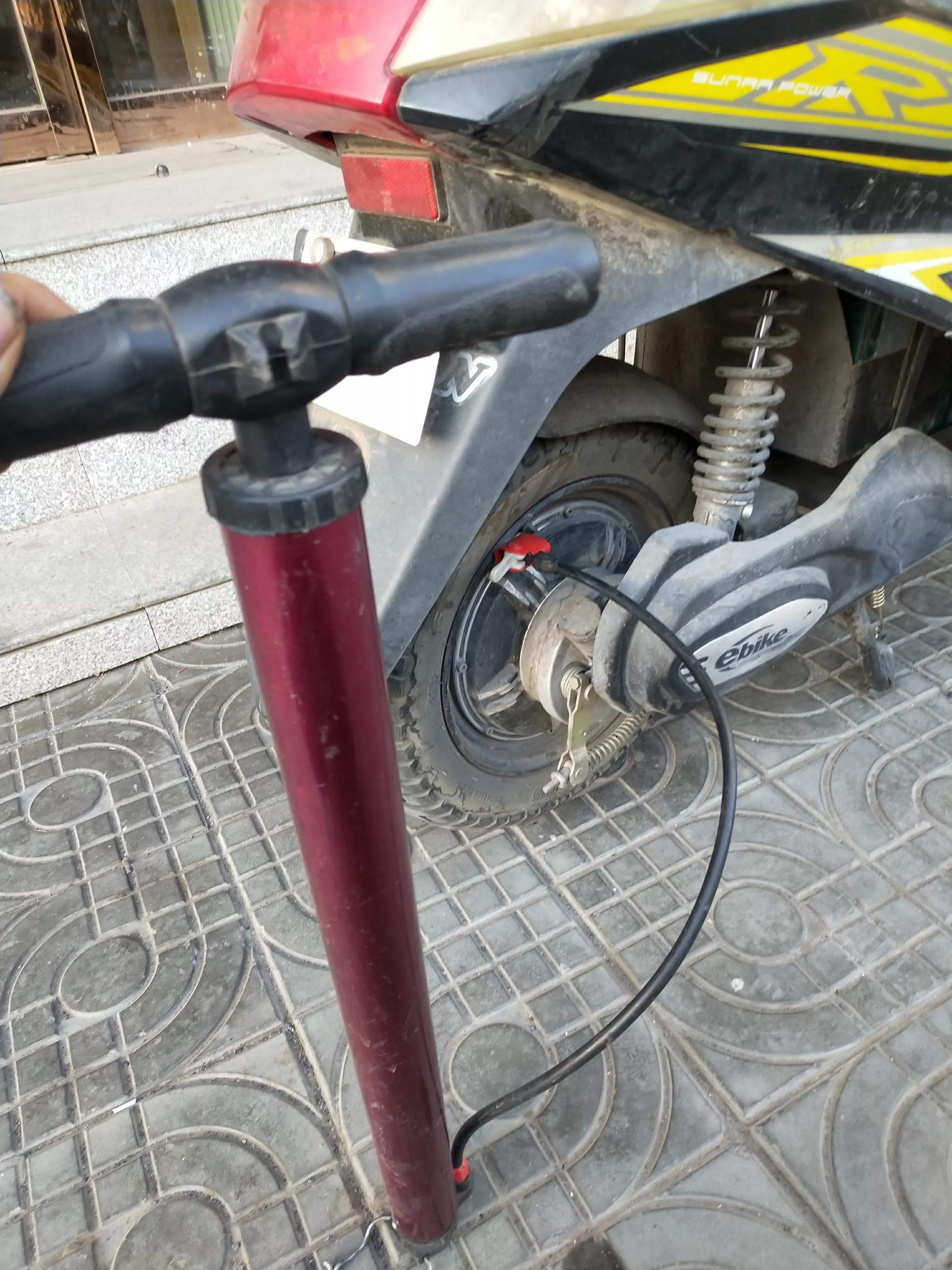 电动车骑在半路轮胎没气了怎么办？教你一个轻松应急办法骑去修补