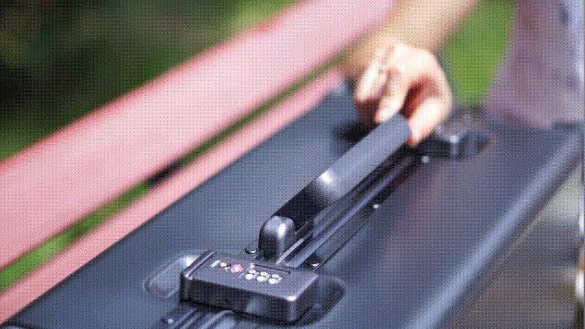 粗铝框设计，TSA密码锁，地平线8号行李箱，出差旅行好伙伴