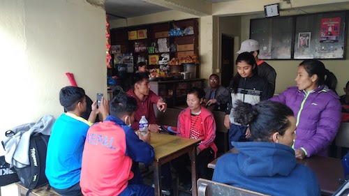 探秘尼泊尔羽球：国家队午餐吃方便面川崎球拍最畅销