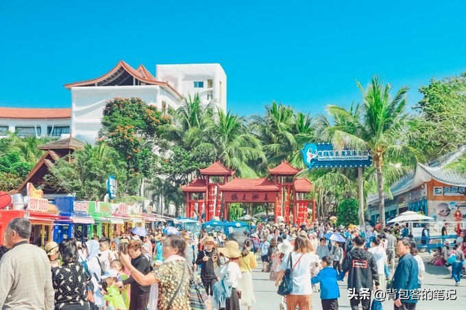 进出景区排队3个小时,岛上物价高上天,这的游客还是多的挤破头