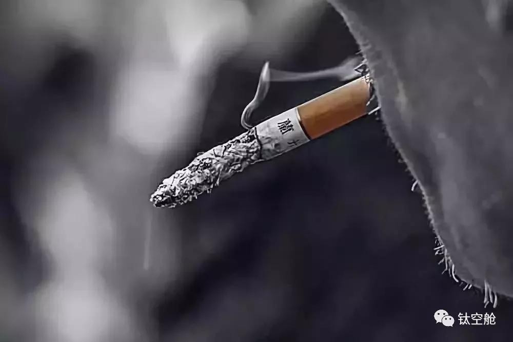 对于脚臭的人，敢脱鞋相见的是真朋友！鞋袜除味喷雾让你自信脱鞋