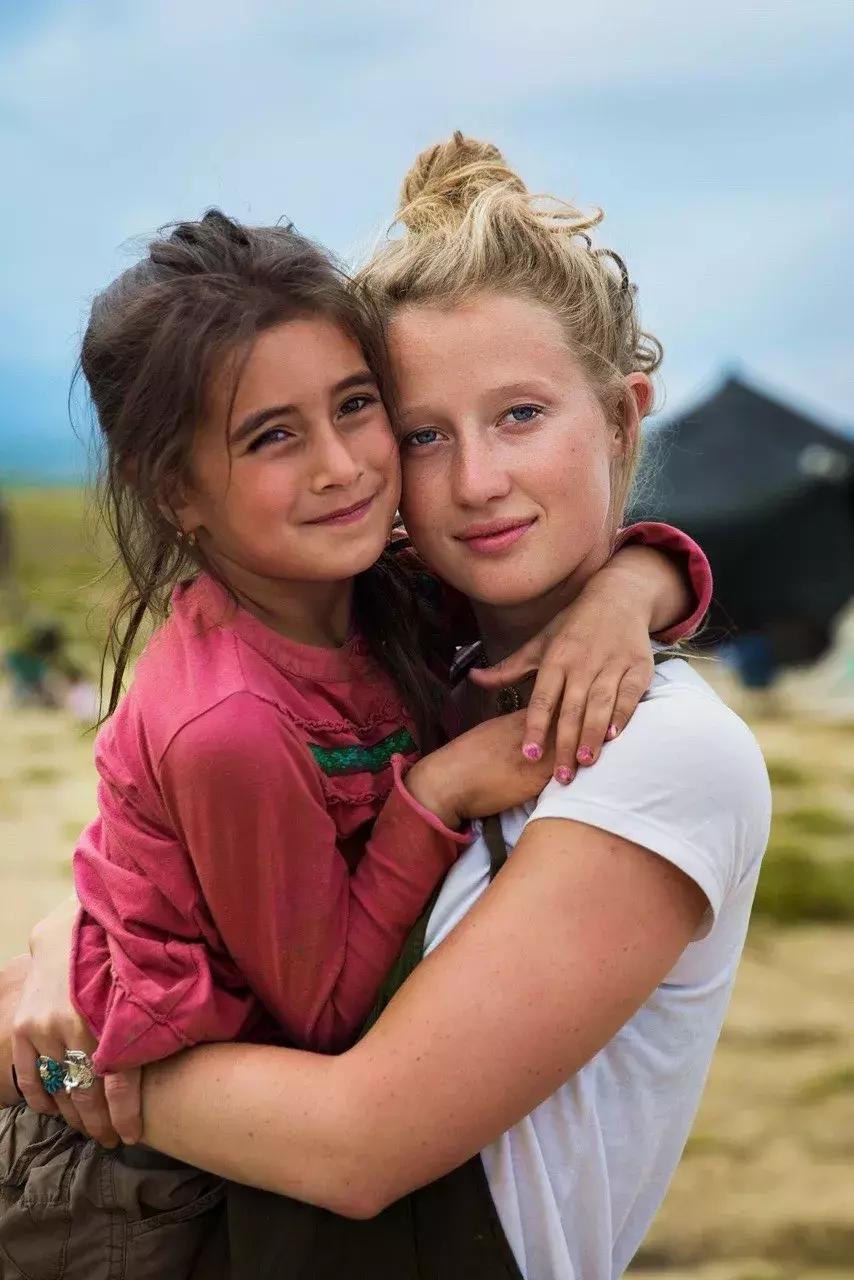 她拍了2000位美女，打*网破**红脸审美：这样的美人，流水线生产不出