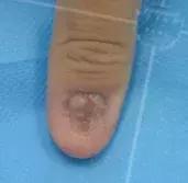 美甲怎么对指甲伤害小,长期美甲怎么保护指甲