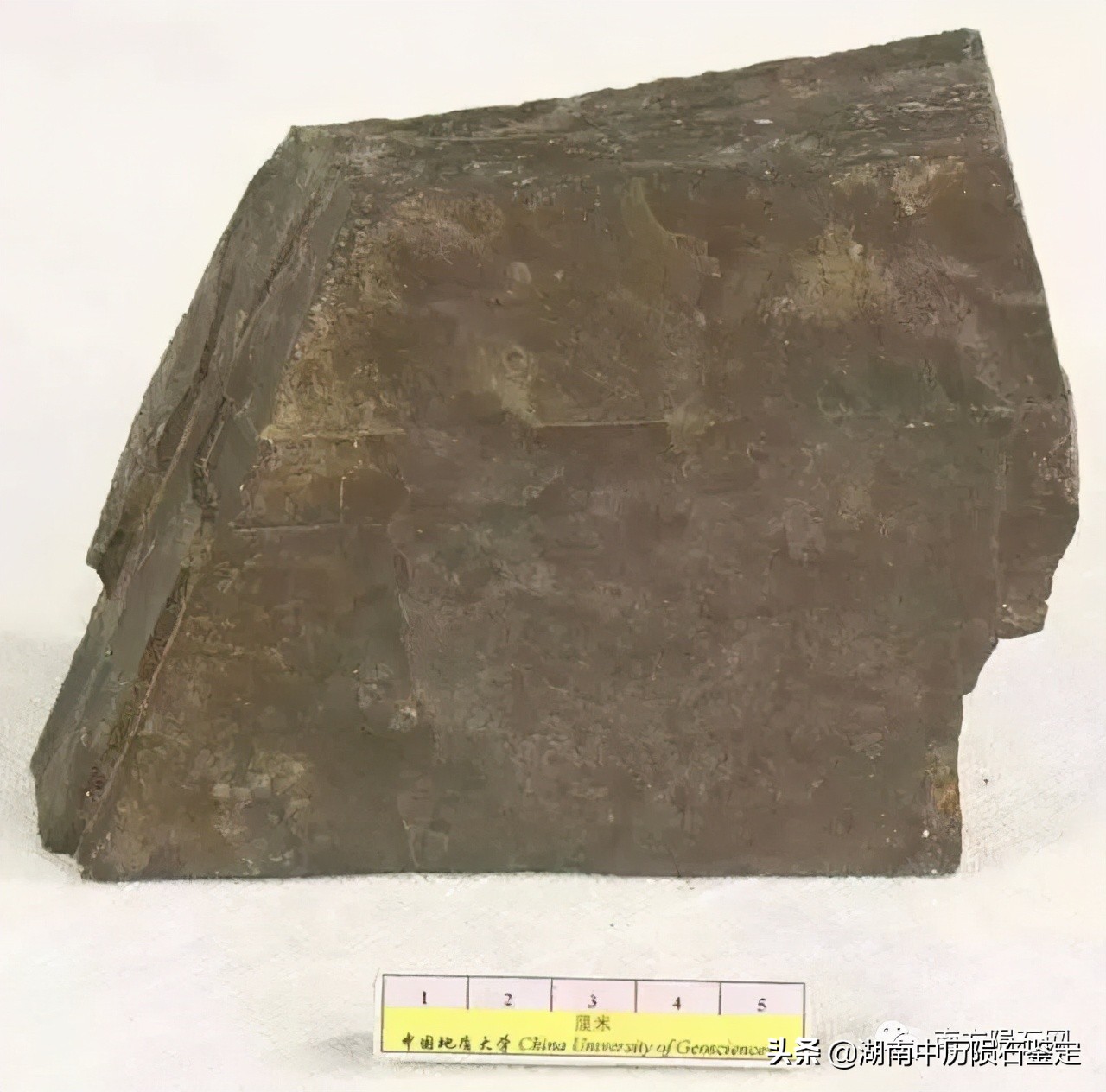 月球陨石与地球矿石的区别,月球陨石和矿石有什么区别