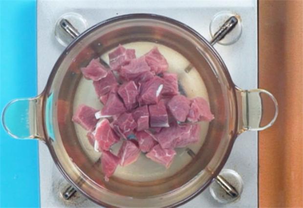 西红柿土豆炖牛肉最正宗的做法,如何做西红柿土豆炖牛肉