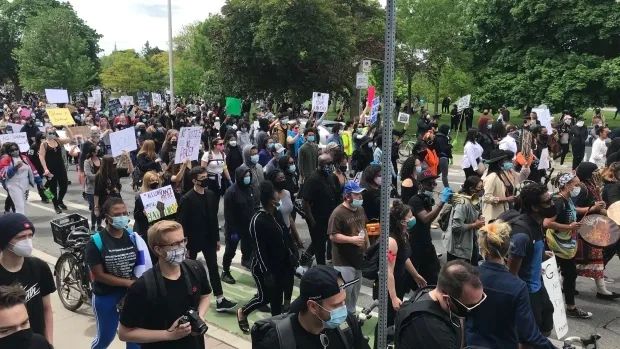 美著名富人区遭冲击，*威示**者首进白宫，*美亲**者英加也开始遭遇波及