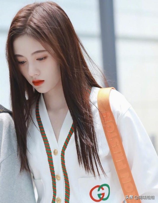 春季圆脸黑长直发有刘海半扎编发,圆脸换个短发