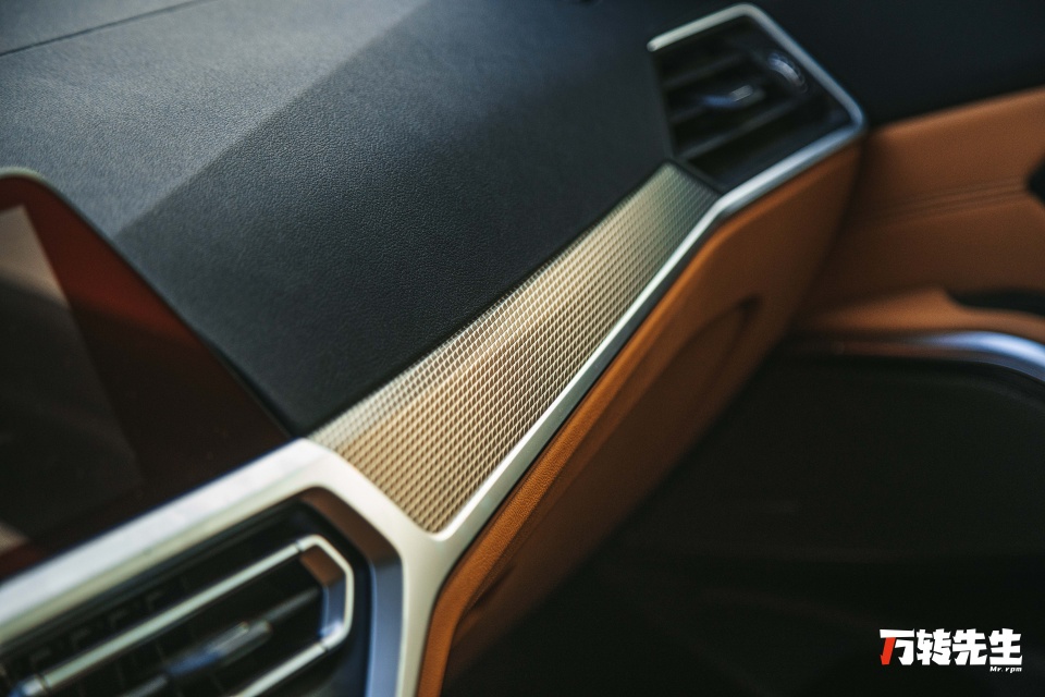 试驾宝马330Li丨即便它变得舒适，也依旧能让人爱上