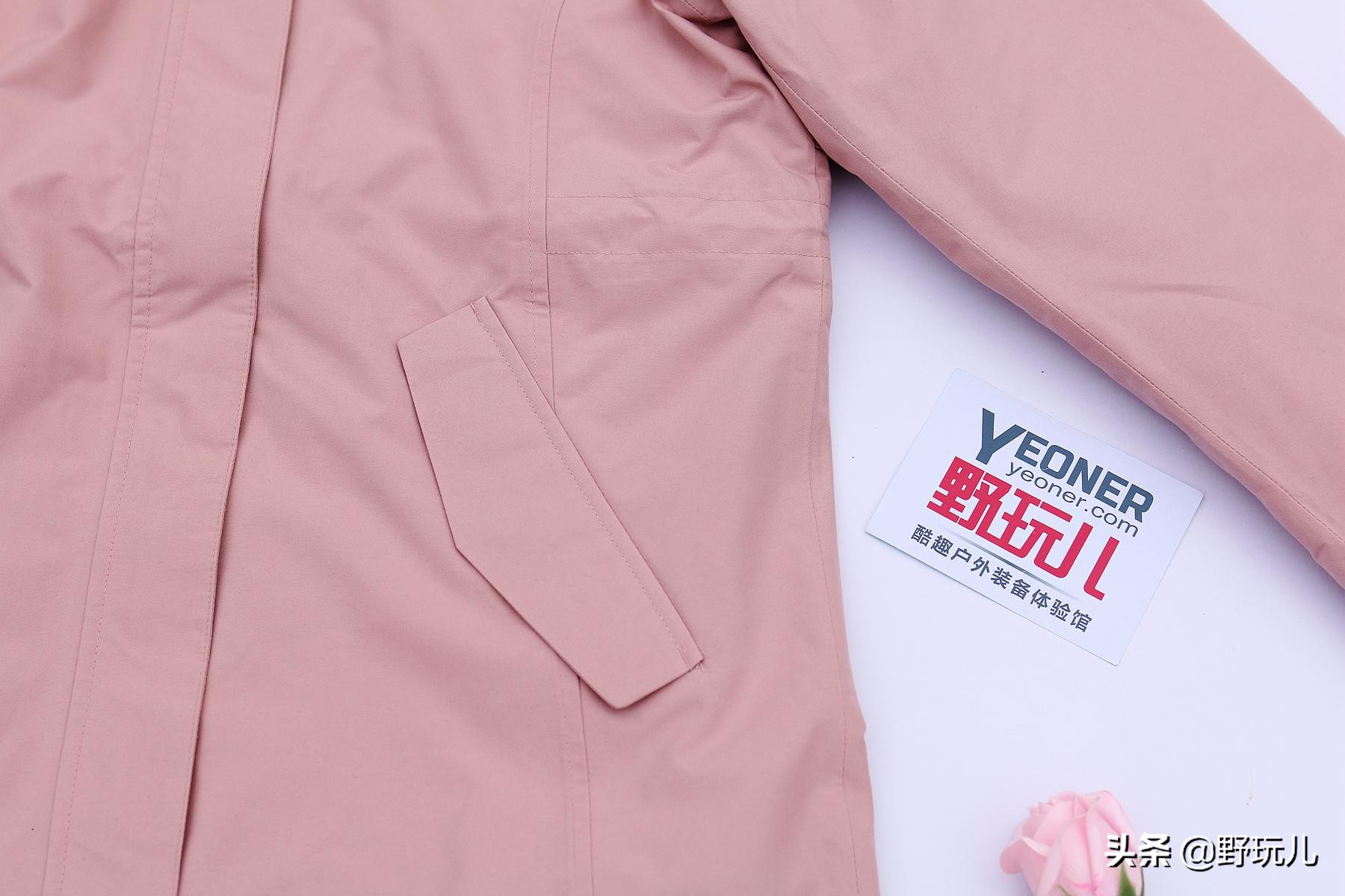 既时尚又实用的冲锋衣,简约而不简单的冲锋衣奢潮